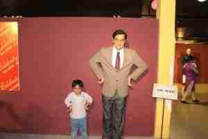 Ayaan poses adjacent the befitting wax statue of Mr. Bean :)