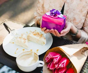 Personalized Mother's Day Cakes & Gifts Ideas