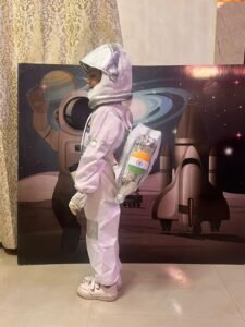 Astronaut-speech-for-kids-in-Twinkle-Twinkle-Little-Star-space-costume